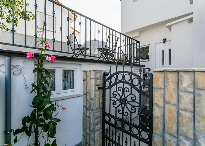 Apartment By The Sea Nska, Krk - 21689 Malinska